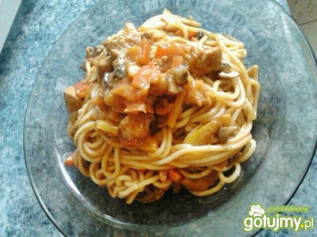 Spaghetti z cukinią,kurczakiem i papryką przepis