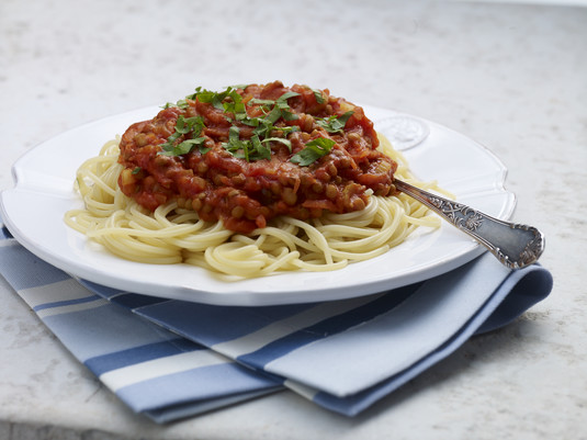 Ziołowe spaghetti bolognese z soczewicą