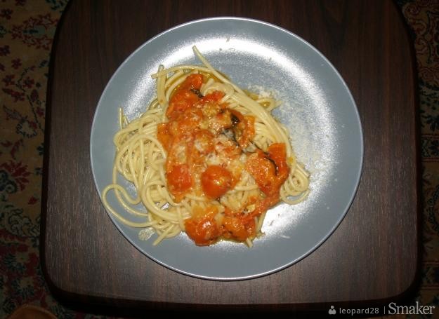 Spaghetti z sosem z pomidorów koktajlowych