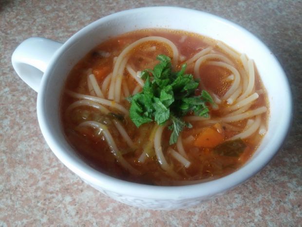 Przepis  zupa pomidorowa z porem i miętą przepis