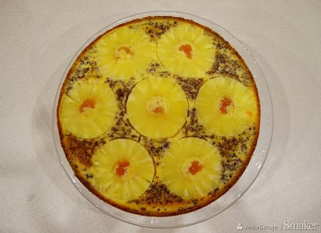 Odwrócone ciasto ananasowe