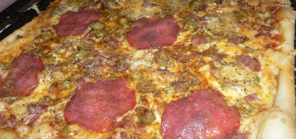 Pizza z kiełbasą i salami (autor: goofy9)