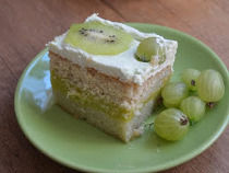 Zielone ciasto z kiwi i agrestem