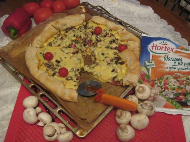 Przepis  pizza z salami i warzywami z ryżem przepis