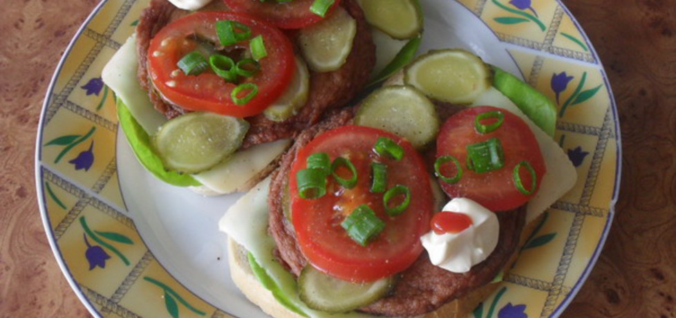 Hamburger drobiowy w wiosennej kanapce. (autor: izabelabella81 ...