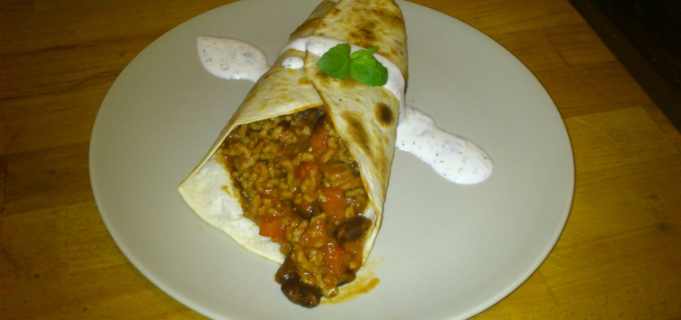 Tortilla z chili con carne i dipem kolendrowo miętowym (autor ...