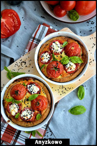 Mini tarta z faszerowanymi pomidorkami
