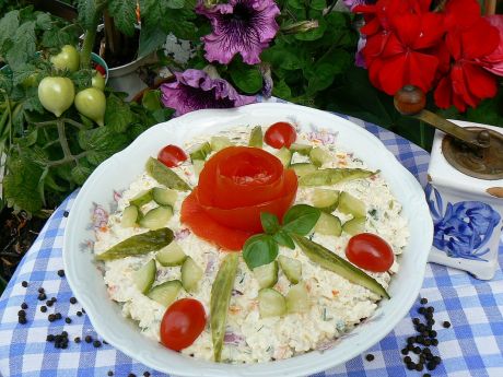 Jak przygotować sałatka warzywna z ryżem? gotujmy.pl