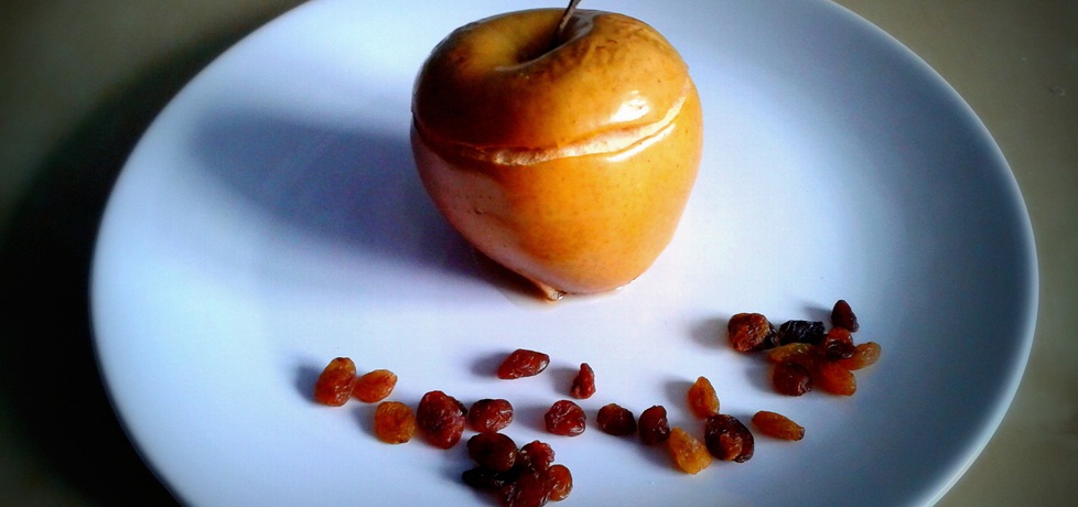 Pieczone jabłko z rodzynkami i miodem (autor: pyszota ...