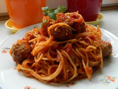 Spaghetti z kulkami mięsnymi