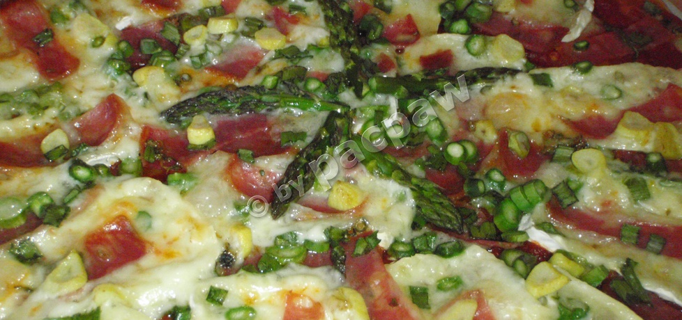 Pizza z chapatą, camembertem i szparagami (autor: pacpaw ...