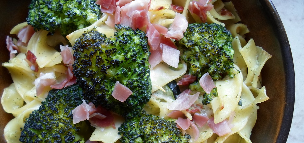 Makaron z brokulami i cukinia w sosie brokulowym (autor: dwa ...