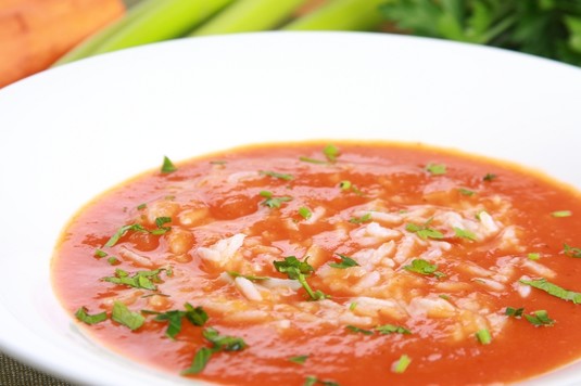 Pomidorowa zupa krem z makaronem
