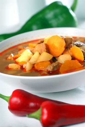 Gulyasleves  zupa węgierska  prosty przepis i składniki