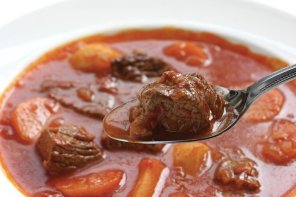 Węgierska zupa gulaszowa  prosty przepis i składniki