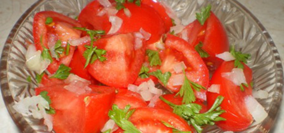 Surówka z pomidorów, cebuli i natki