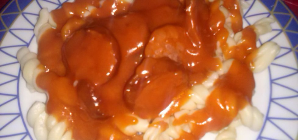 Makaron z sosem pomidorowym z kiełbasą (bolognese) (autor ...