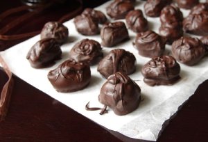 Śliwki z marcepanem w czekoladzie