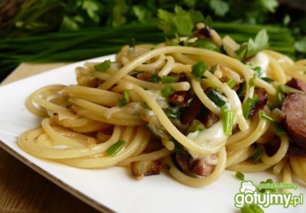 Przepis  spaghetti z kiełbaską i mozzarellą przepis
