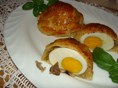 Jajeczko ukryte pod francuskim płaszczykiem