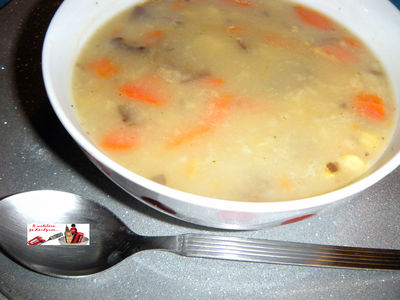 Kremowa zupa pieczarkowa.