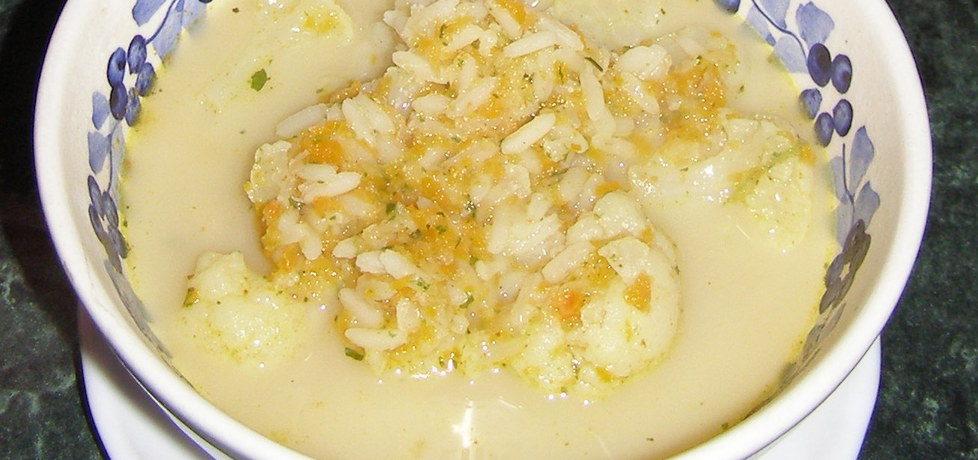 Smaczna zupa kalafiorowa z ryżem i z resztkami warzyw z ...
