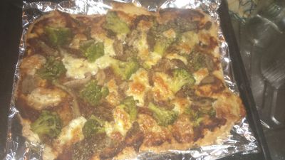 Pizza z boczniakami i brokułami