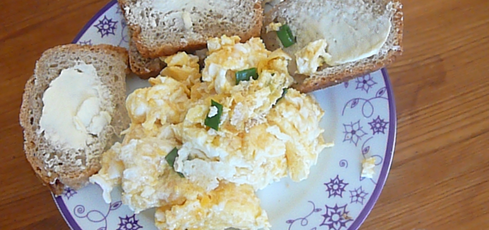 Jajecznica ze szczypiorkiem i cebulką (autor: syla)