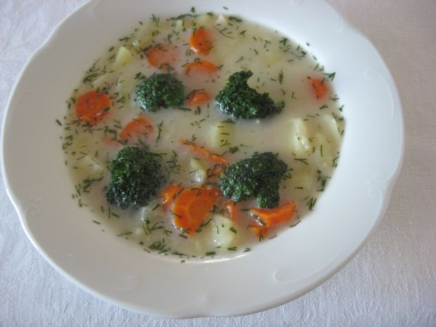 Zupy: zupa brokułowa ze śmietaną