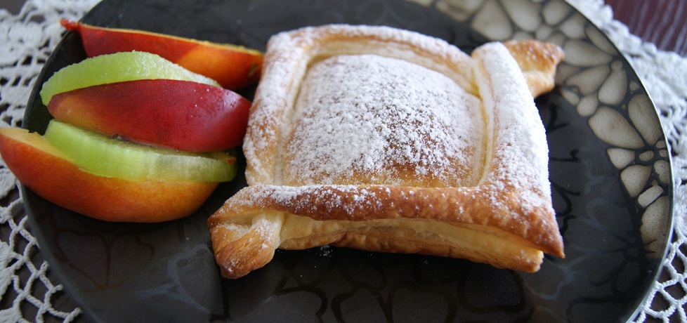 Ciasto francuskie z owocami i serkiem (autor: ana1 ...