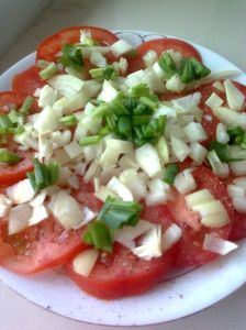 Pomidorki z cebulką i ziołowym pieprzem