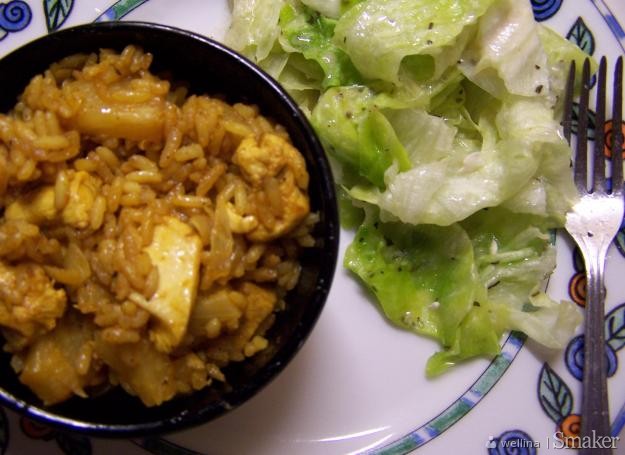 Kurczak curry z ryżem i ananasem na ostro