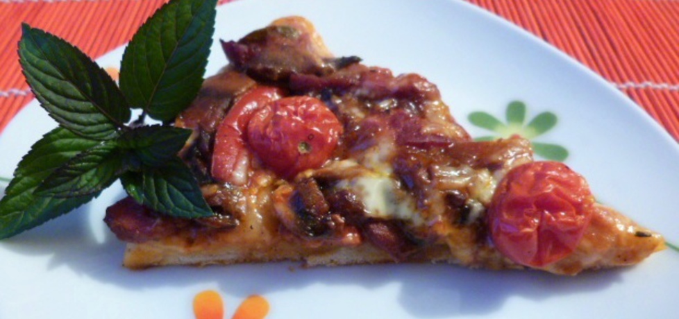 Pizza z pieczarkami i mozzarellą (autor: renatazet)