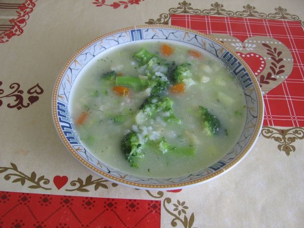 Przepis  zupa brokułowa z ryżem i koperkiem przepis