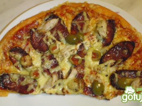 Przepis  pizza oliwowa z kiełbasą z dzika przepis