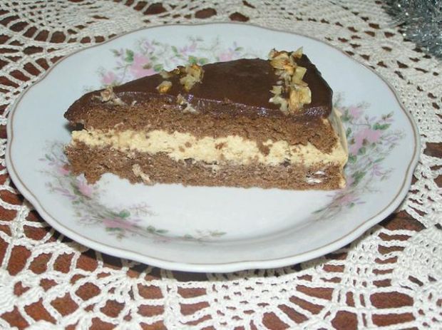 Przepis  tort czekoladowo-kawowo-orzechowy przepis