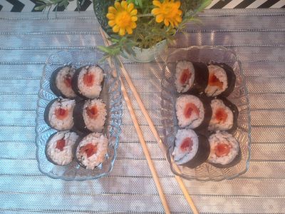 Domowe sushi z rybką