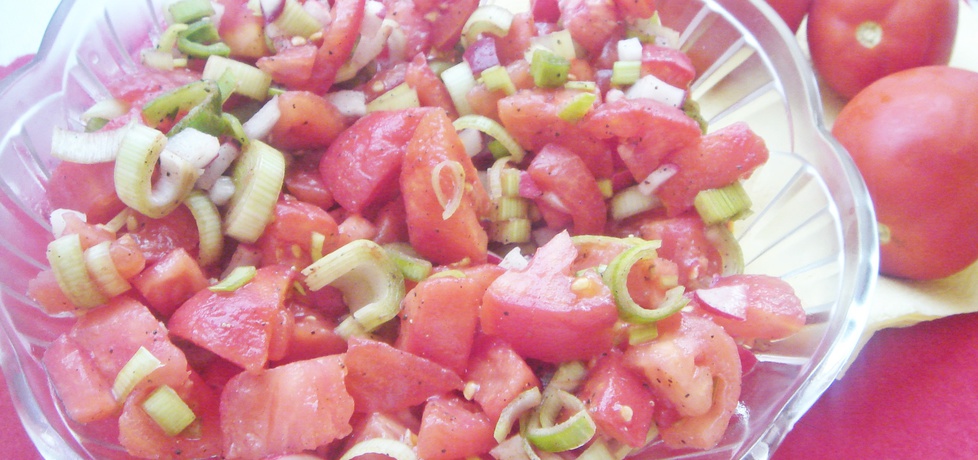 Surówka z pomidora, pora i rzodkiewek (autor: justi2401 ...