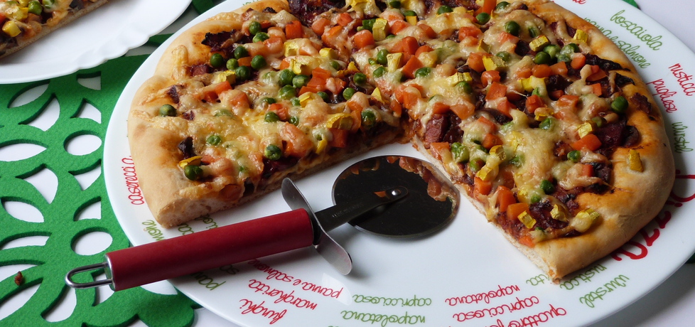 Kolorowa pizza z groszkiem (autor: renatazet)
