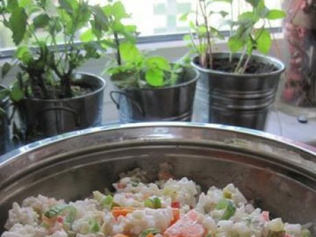 Sałatka z ryżem i warzywami  porady kulinarne