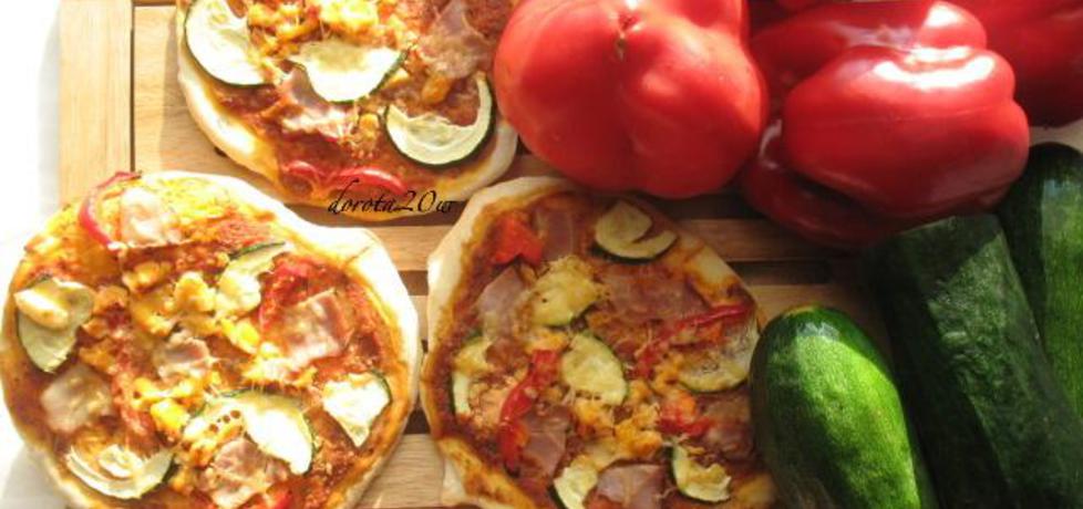 Mini pizze z papryką, cukinią i szynką (autor: dorota20w ...