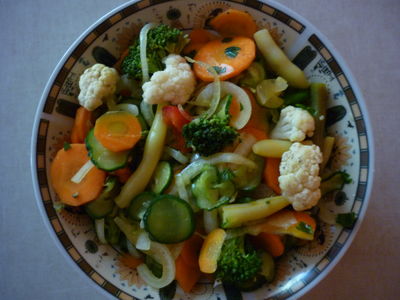 Kolorowa sałatka warzywna