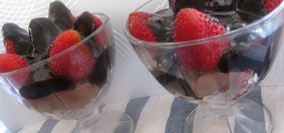 Deser z truskawkami i czekoladą (autor: jolantaps)