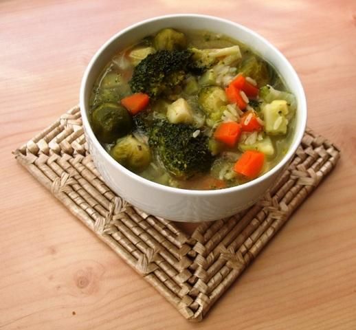 Przepis  zupa z brokułem, ryżem i brukselka przepis