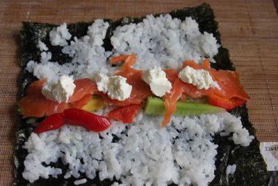 Sushi z wędzoną rybą