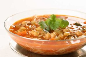 Shorba z mięsem (arabska zupa z jagnięciny)