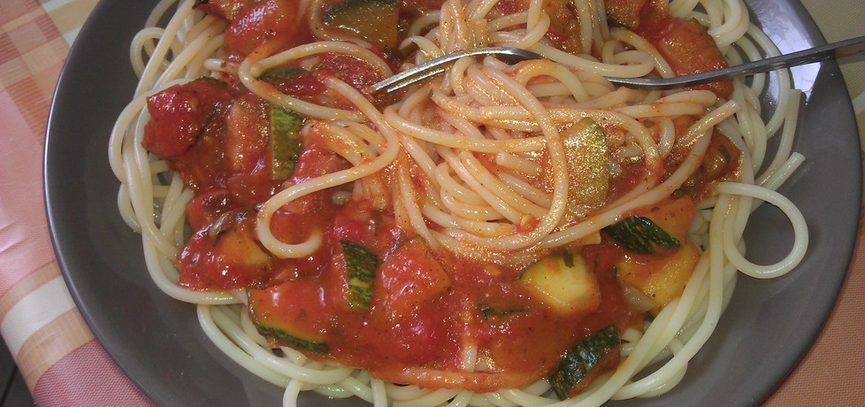 Makaron z sosem pomidorowo paprykowym (autor: owca441 ...