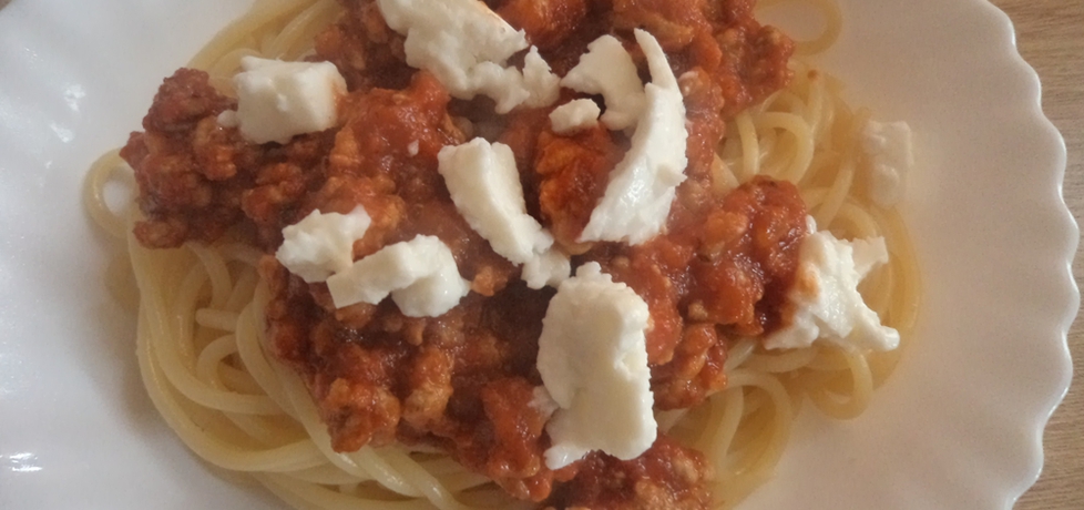 Spaghetti bolonese z serem mozzarella (autor ...