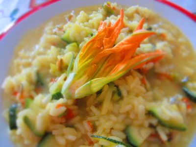 Risotto z cukinią i kwiatami dyni (risotto con zucchine e ...