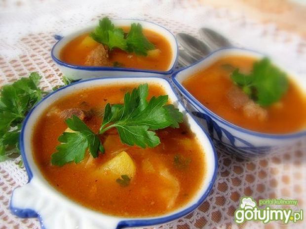 Przepis  zupa gulaszowa z kluskami kładzionymi przepis